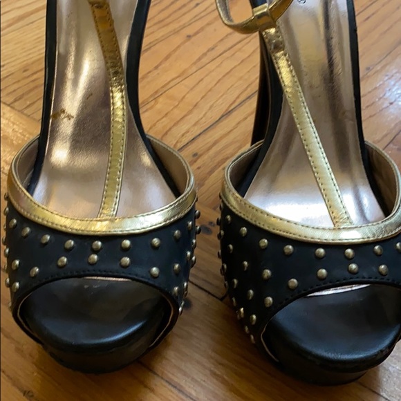 Black and Gold peep toe size 9 - Picture 2 of 8